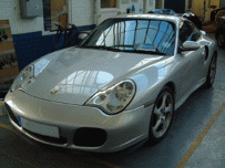 Porsche 996 Turbo équipée du look GT2 + Code couleur des sièges