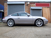 Porsche 996 Carrera 4 met 19" lichtmetalen velgen Style 1052