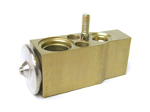 Expansionsventil der Klimaanlage. Porsche Boxster / Cayman / 996 / 997 - 99657392900, 99657392901 - URO-001759, 05103933AA, 1298300184, 1688300084, 1688300284, 2028300184, 2108300084, 2108300184, 9018300084, A1298300184, A1688300084, A1688300284, A2028300184, A2108300084, A2108300184, A9018300084, 3130982, 508643, 38814, 8UW351239021, 840540N, V30770141, TSP0585015, TSP0585046, 30001093, 30001111, 8881100049, MS1093, MS1111, DVE17003, DVE17005, 8881100050, 43130100, 509493, KTT140008, 04883, AVE89000P, 999238, V30770019