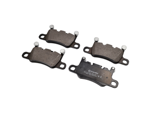 后刹车片。适用于保时捷 991 Turbo / 991 GT3 / 992 GT3 / 992 GTS / 718 Spyder / GT4 - 99135294701, 99135294702, 9Y0698451D, 971698451E, 99135294980, 971698451B, 971698451J, 971698451P, 98135294880, 98135294882, 99135294601, 9GT698451G, 9GT698451P, 9GT698451R, 99135294603, 99135294882, 99135294883, 9Y0698451AA, 9Y0698451N, 976698451, 98135294980 - wva25512, P65038, 22512