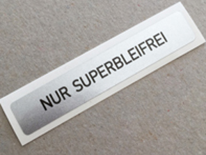 'Nur Superbleifrei' sticker op de deur van de gasvuller. Porsche 964 - 93070120305