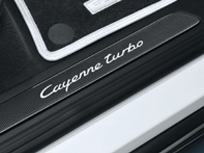 Garnitures de bas de caisse en carbone avec logo. Porsche 958 Cayenne MKIII - 95804480013, 95804480017, 95804480037
