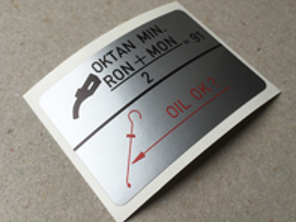 Brandstof- en olietankdeursticker. Porsche 911 / 924 / 928 / 944 (1985 – 1994) - 93070120301