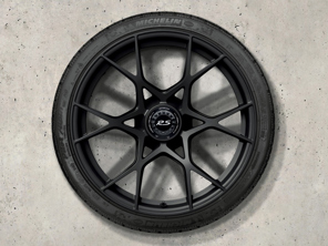 Jantes alliage 20" 718 Cayman GT4 RS en noir (satiné) et pneus hiver Porsche d'origine - 98204460020