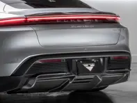 Vordere Stoßstangen-Canards aus hochglänzendem Carbon. Porsche 991 GT2 2017 bis 2019