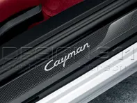 Seitenschwellerleisten in Carbon mit Logo. Porsche 981C Cayman / 718 (982) Cayman - 98104480022, 98104480023