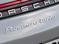 Insigne arrière 'Panamera Turbo', apprêté. Porsche 971 Panamera 2017>> - 971044880BG2X