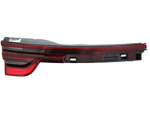 Sezione portellone fanale posteriore. Porsche 971 Panamera con guida a destra - 714020760702, 714020760802, 971945207D, 971945208D
