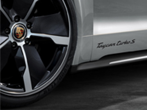 Designazione del modello sulle porte. Porsche Taycan Turbo/Turbo S - 9J104480002, 9J104480002041, 9J10448000284A, 9J104480002V04, 9J10448000224K