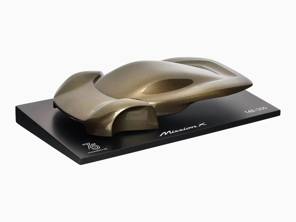 Sculpture Hypercar Mission X - 75 ans de collection Porsche. Édition limitée