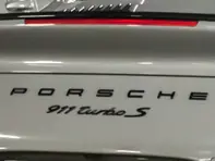 Stemma posteriore nero 'PORSCHE 911 TURBO S' per Porsche 991.2 - 99104480385041