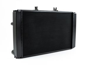 Kühler Wasser/Kühlmittel aus Aluminium in der Mitte. Porsche Boxster 981 / Cayman 981 - 95110603107, 95110603150, 95110603101, 95110603102, 95110603103, 95110603104, 95110603105, 95110603106, 9511060310, 1614200703 - 7088