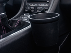 Becher-/Getränkehalter, Seitenmontage. Porsche 991 / Boxster / Cayman 2011>>
