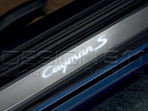 Listelli sottoporta in acciaio inox con logo, illuminati. Porsche 981C Cayman / 718 (982) Cayman - 98104480012, 98104480013