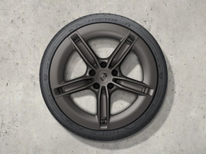Ensemble jantes et pneus d'été Mission E de 21 pouces, peints en Turbonite. Porsche Taycan Turbo (MK2) 2024>> - 9J1073663KC - 9J1073663KC