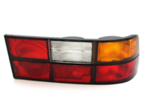 Boîtier de clignotant arrière. Porsche 924 / 944 pour les voitures sans feu antibrouillard arrière - 477945206, 477945205, P16924D