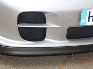 Kit de grille en treillis métallique pour pare-chocs avant Rennline. Porsche 996 GT2 - E139
