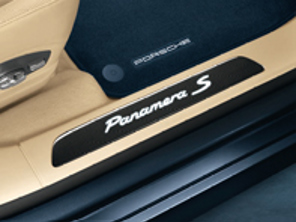 Garnitures de bas de caisse en fibre de carbone éclairées. Porsche Panamera 2012>> - 97004480237, 97004480238, 97004480239, 97004480240, 97004480241, 97004480242, 97004480243
