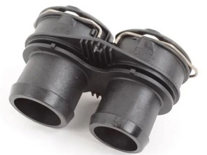 Pièce de raccordement du tuyau de liquide de refroidissement. Porsche 987 Boxster / 987C Cayman / 997 - 99710625502