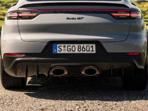 Garniture centrale inférieure du pare-chocs arrière en carbone noir brillant. Porsche 9YA Cayenne turbo GT Coupé - 9Y0807834MO3G