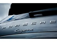 "PORSCHE" - Targhetta posteriore cromata per Porsche 958 Cayenne MKIII (No 95855968701) - 958559687000C1, 95855968700, 95855968701