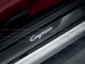 Listelli sottoporta in carbonio con logo, illuminati. Porsche 981C Cayman / 718 (982) Cayman - 98104480032, 98104480033