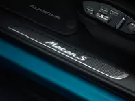 Embellecedores de estribos laterales en Fibra de Carbono, Iluminados. Porsche Macan II - 95B044810A, 95B044811A, 95B044812A, 95B044813A