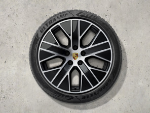 Ensemble de roues et pneus d'hiver Taycan Turbo Aero de 20 pouces. Porsche Taycan (MK2) 2024>> - 9J1073603CC - 9J1073603CC