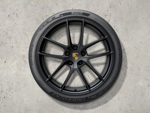 21-inch Turbo GT lichtgewicht zomer gesmede wielset met circuitbanden. Porsche Taycan (MK2) Turbo GT 2024>> - 9J1073673AT, 9J104440010 - 9J1073673AT