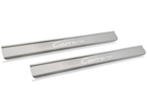 Baguette de seuil de porte avec inscription Carrera, acier inoxydable. Porsche 996 C2 / C4 - 99655198401, 99655198491, 996551984GT2, 99655198403