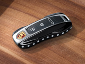 Fahrerschlüssel lackiert in Schwarz (hochglanz) mit Swarovski® Steinen. Porsche 992 / Taycan / Cayenne / Panamera - 971044932